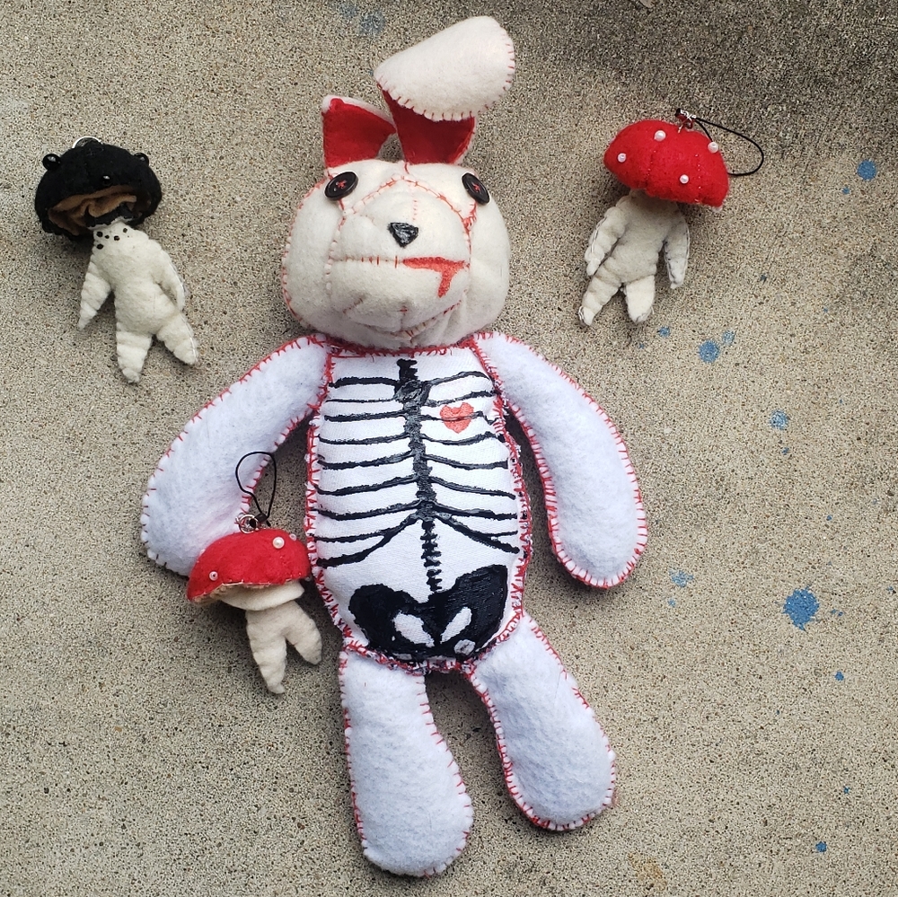 Felt bunny plush pin cushion